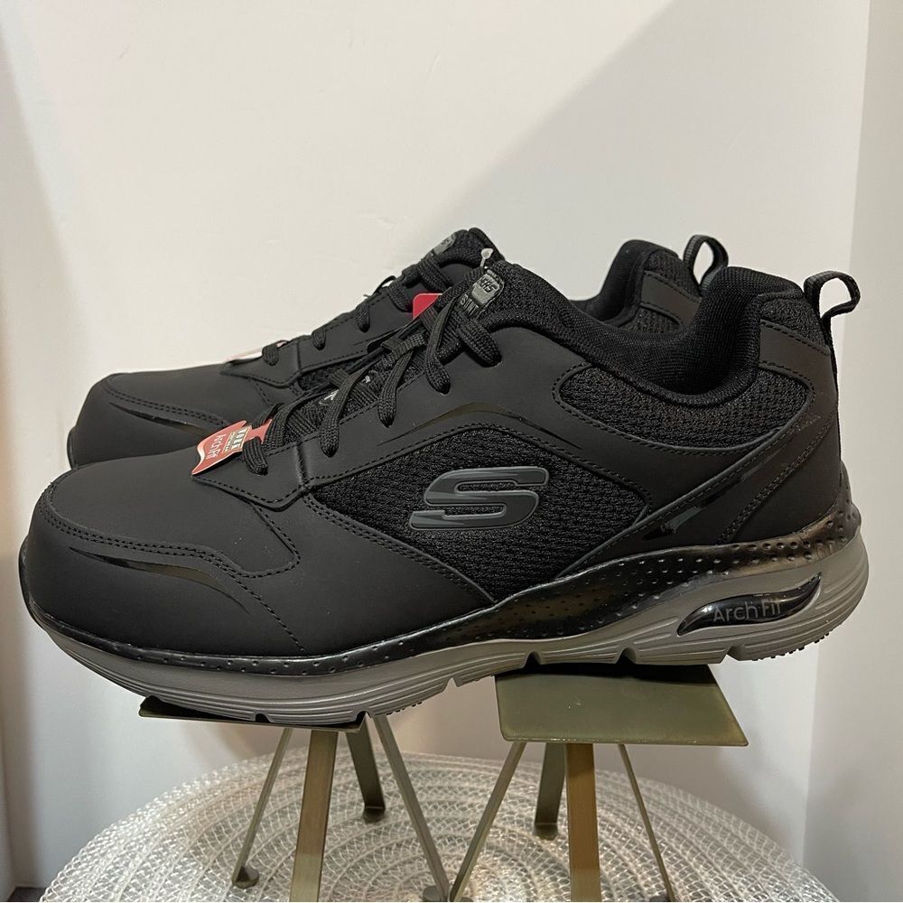 Sketcher’s Men’s Work Footwear Size 11 Black/Charcoal NWT